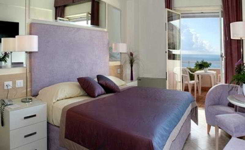 Crystal Sea Hotel Forza dʼAgro Extérieur photo