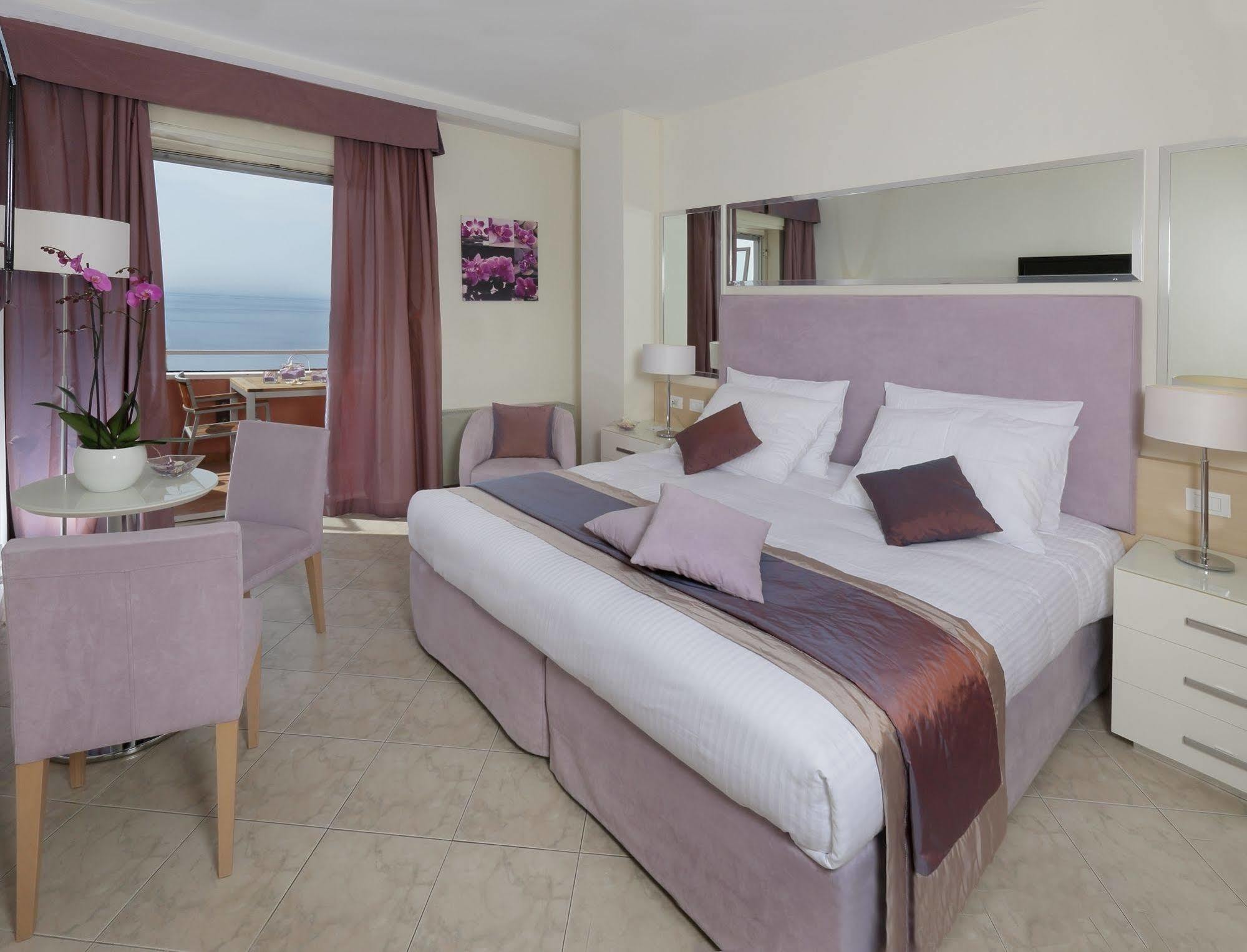 Crystal Sea Hotel Forza dʼAgro Extérieur photo
